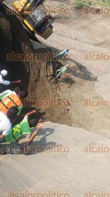 Alud de tierra en Alvarado sepulta a dos trabajadores; uno murió ... - alcalorpolitico