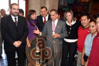 Aurelio Contreras, Eirinet Gmez, Oscar Olvera, el Gobernador y reporteros de la Revista Lder