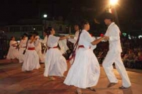 Diferentes mosaicos culturales que existen en la Rep�blica Mexicana, ser�n tra�dos por el ayuntamiento que preside el doctor Hilario Ruiz Zurita, inform� la profesora Clotilde Parada L�pez, de Educaci�n y Cultura. 

 Foto: 