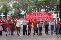 Mxico, D.F, 30 de mayo de 2015.- En el marco de la Semana del detenido-desaparecido, activistas defensores de derechos humanos marchan de la Secretara de Gobernacin a la PGR para demandar la presentacin con vida de los miles de desaparecidos en Mxico.