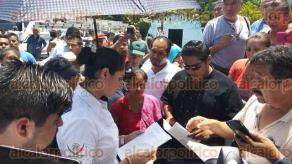Tezonapa, Ver., 30 de julio de 2016.- La diputada federal Lilian Zepahua intervino para que pobladores liberaran la carretera Tezonapa-Laguna Chica.