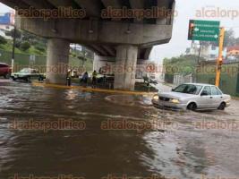 Xalapa, Ver., 29 de agosto de 2016.- El encuentro de las avenidas Circuito Presidentes y Murillo Vidal se inund debido a la tormenta elctrica que azot la capital del estado.