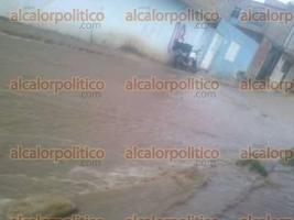 Xalapa, Ver., 29 de agosto de 2016.- Reportan inundacin en la avenida Lzaro Crdenas a la altura de la colonia Hernndez Castillo, en la colonia 21 de Marzo, frente a PEMEX, y en la entrada de banderilla.