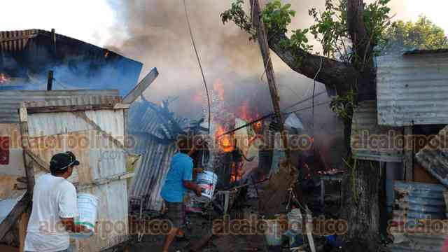 Incendio consume humilde vivienda en la colonia Dos Caminos de Veracruz ...