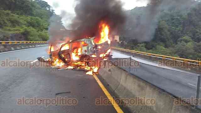 Auto se accidenta e incendia en el libramiento de Xalapa - Galería ...