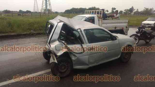 Tras chocar, abandonan auto sobre la carretera federal 150, en Boca del Río - Vimarsana News