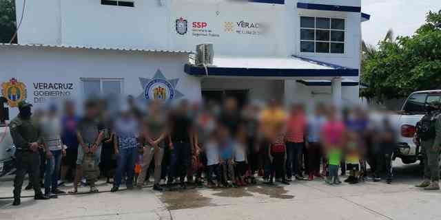 Resguarda SSP a 92 migrantes en Agua Dulce y Las Choapas - Vimarsana News