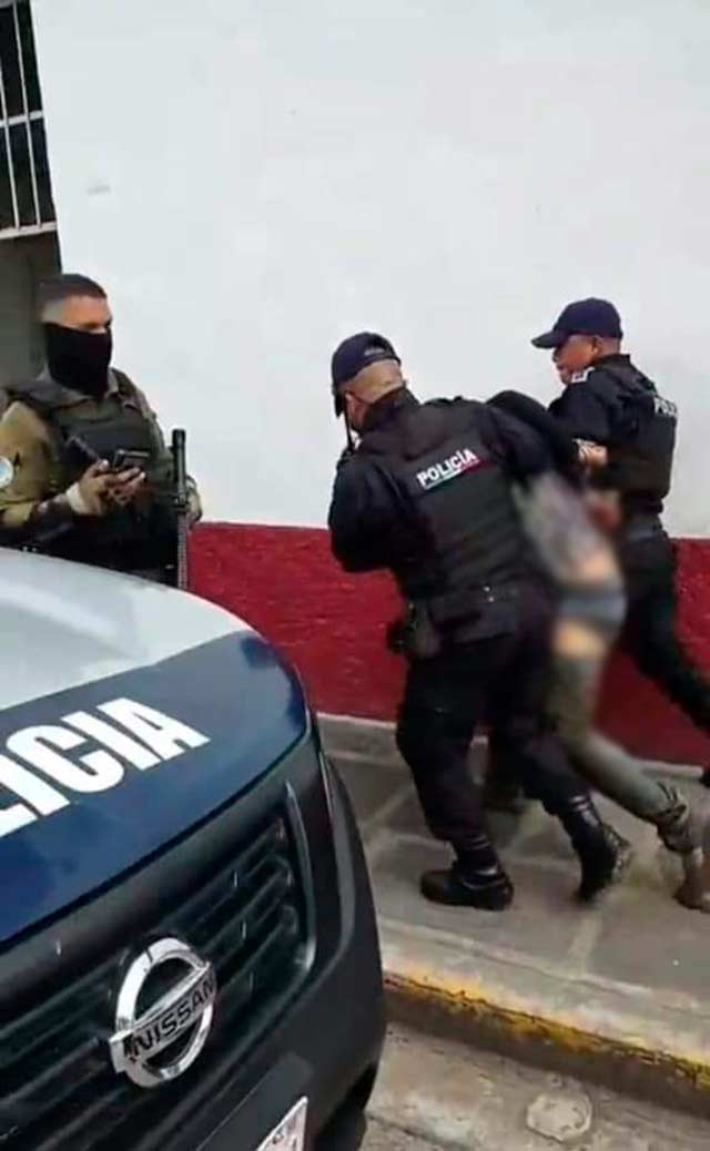 Tras persecución, caen 3 presuntos secuestradores y liberan a víctima