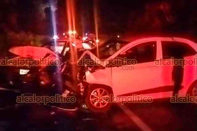 Un muerto y 2 lesionados, saldo de accidente entre 2 autos en carretera ...