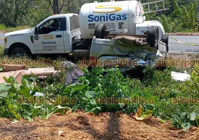 Volcó auto tras chocar contra pipa de gas, en San Andrés Tuxtla - Al ...