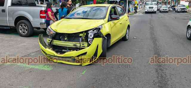 Conductora se pasa el alto y arrolla a motorrepartidor, en Xalapa - Al ...