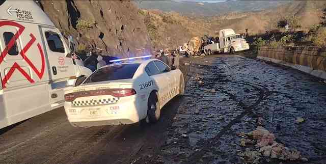 Vuelca pipa y cierran autopista en Cumbres de Maltrata, este miércoles - Al Calor Político