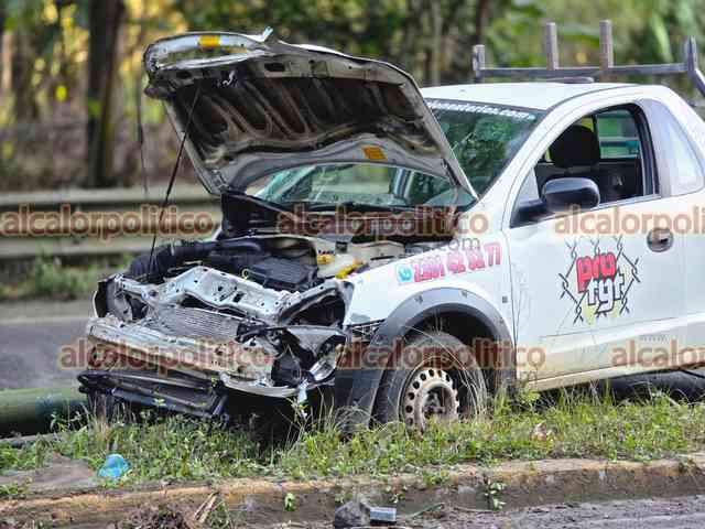 Conductor de camioneta pierde el control y provoca accidente en la ...