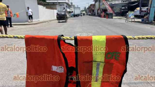 Retienen a empleados de CFE y bloquean calle por fallas en electricidad ...