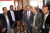 Los cartonistas Moraliux, El Tlacuilo,Chocholito, el Gobernador y Froyl�n Flores Cancela con su hermano.