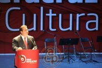 El precandidato priista a la gubernatura, Javier Duarte de Ochoa, se reuni� con personajes intelectuales del estado, dentro el foro intelectual �Veracruz y la cultura�, donde dijo que si gana las elecciones a Gobernador, construir� una nueva sala de arte y cultura para Xalapa.
