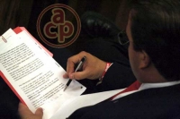 El precandidato priista a la gubernatura, Javier Duarte de Ochoa, se reuni� con personajes intelectuales del estado, dentro el foro intelectual �Veracruz y la cultura�, donde dijo que si gana las elecciones a Gobernador, construir� una nueva sala de arte y cultura para Xalapa.