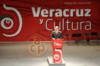 El precandidato priista a la gubernatura, Javier Duarte de Ochoa, se reuni� con personajes intelectuales del estado, dentro el foro intelectual �Veracruz y la cultura�, donde dijo que si gana las elecciones a Gobernador, construir� una nueva sala de arte y cultura para Xalapa.