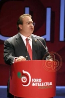 El precandidato priista a la gubernatura, Javier Duarte de Ochoa, se reuni� con personajes intelectuales del estado, dentro el foro intelectual �Veracruz y la cultura�, donde dijo que si gana las elecciones a Gobernador, construir� una nueva sala de arte y cultura para Xalapa.