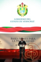 El Gobernador de Veracruz present� un mensaje sobre su administraci�n, tras entregar su Primer Informe de Gobierno al Congreso del Estado.