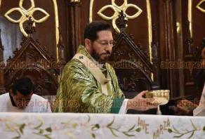 Xalapa, Ver., 2 de septiembre de 2018.- “¿Cómo se comportaron nuestros paisanos que fueron al Mundial de Rusia?, emborrachándose, insultando a las porras, al árbitro, haciendo destrozos”, dijo este domingo el arzobispo Hipólito Reyes, al lamentar la imagen que hay sobre México en el exterior.
