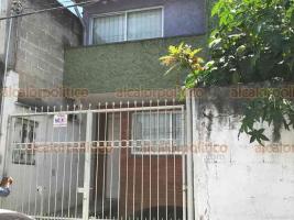 Xalapa, Ver. Im�genes tomadas a la casa donde fue rescatada una chica que estaba secuestrada, en la imagen se aprecia que hasta la ma�ana de este martes la Fiscal�a no hab�a acordonado el �rea.