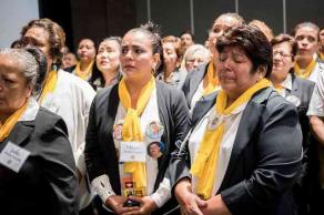 Ciudad de México., 16 de octubre de 2018.- La Universidad de Notre Dame entregó un reconocimiento al Colectivo Solecito de Veracruz “por su incansable trabajo por las víctimas de la narcoviolencia y su dedicación en la búsqueda de la verdad”. El Notre Dame Award sólo se ha entregado a otras 10 personas, incluida la madre Teresa de Calcuta.
