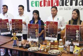 Xalapa, Ver., 16 de mayo de 2022.- El alcalde de Teocelo, Isaac Alberto Anell Reyes y el subsecretario de Promoción y Atención Turística, Héctor Aguilera Lira, invitaron al primer Festival de la Miel y el Mole, del 20 al 22 de mayo, en ese municipio.