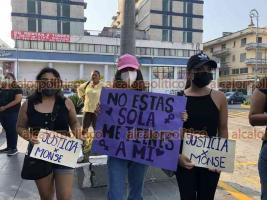 Veracruz, Ver., 18 de mayo de 2022.- Familiares de Montserrat Bendimes, amigos y activistas marcharon para nuevamente exigir justicia para la joven asesinada y demandar la captura de Marlon, el presunto feminicida.