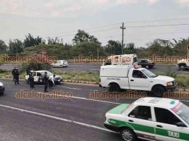 Emiliano Zapata, Ver., 21 de mayo de 2022.- Muere motociclista al derrapar esta tarde en la carretera federal tramo Xalapa-Dos Ríos, a la altura del 63 Batallón de Infantería.
