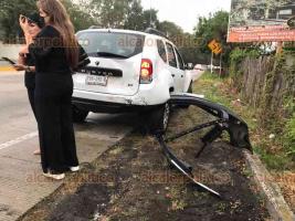 
Xalapa, Ver., 24 de mayo de 2022.- En un cuarto accidente en la carretera Xalapa-Coatepec, otras dos camionetas chocaron a escasos metros de otro percance, frente de la gasolinera de Pacho Viejo.
