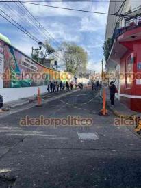 Xalapa, Ver., 6 de julio de 2022.- En la calle de Guerrero, entre Azcárate y Sayago, también se cerró la circulación para cambiar algunos tramos dañados del pavimento.