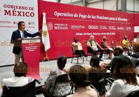 Xalapa, Ver., 6 de julio de 2022.- El gobernador Cuitláhuac García y el delegado de Bienestar,  Manuel Huerta, encabezaron el pago de Pensiones para el Bienestar.