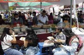 Ciudad de México, 6 de agosto de 2022.- En el Zócalo, miles de personas disfrutan de la gastronomía, artesanías y diversos productos en la Fiesta de las Culturas Indígenas, Pueblos y Barrios Originarios de México.