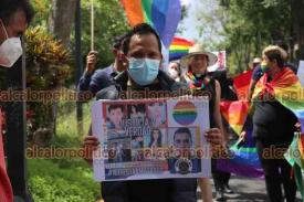 Xalapa, Ver., 18 de agosto de 2022.- Integrantes de la comunidad LGBTTTQ+ marcharon para pedir justicia ante los crímenes de odio en Veracruz, pues este año van al menos 22. Acusaron que la fiscal general Verónica Hernández desdeña reunirse con colectivos.