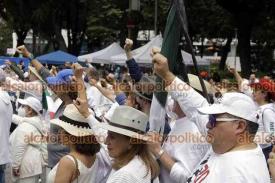 Ciudad de México, 25 de septiembre de 2022.- Cientos de personas, integrantes de diversas, organizaciones civiles, participaron en la Marcha por la Paz y la Unidad de México. Rechazan la ?militarización? de la seguridad pública.