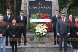 Xalapa, Ver., 27 de septiembre de 2022.- Iván Joseph Luna Landa, coordinador de la Coordinación de Comunicación Social del Gobierno Estatal, encabezó la guardia de honor a Miguel Hidalgo.