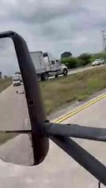 Por redes sociales se difundió el video de un tráiler circulando en sentido contrario presuntamente en la autopista Veracruz-Puebla. Según trascendió, en el tramo La Tinaja-Córdoba. El vehículo continuó su marcha hasta que le dieron alcance elementos de la Guardia Nacional.