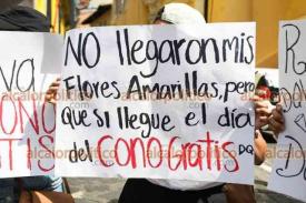 Xalapa, Ver., 22 de marzo de 2023.- Este miércoles jóvenes se manifestaron en el Centro de la Capital para solicitar a la cadena de helados DQ que regresen el día de conos gratis.

