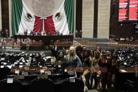 Ciudad de México, 30 de marzo de 2023.- La diputada Salma Luevano se presentó en la Cámara de Diputados junto a grupo de personas transgénero, por el Día Internacional de la Visibilidad Transgénero.