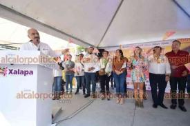 Xalapa, Ver., 31 de marzo de 2023.- En la Plaza San José, el alcalde Ricardo Ahued inauguró la Feria del Taco, donde se encuentran de pastor y hasta de insectos. Este viernes 31 se celebra en todo el País el 