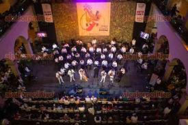 Xalapa, Ver., 26 de mayo de 2023.- Como parte del festival Alberto de la Rosa, se llevó a cabo el concierto de gala de la Orquesta Municipal de Xalapa y el grupo Tlen Huicani, en el patio central de palacio municipal. 