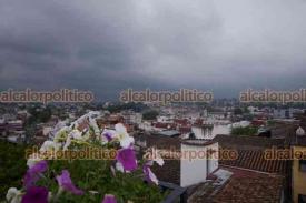 Xalapa, Ver., 29 de mayo de 2023.- Aunque hubo sol durante la mañana, cayó la lluvia el mediodía de este lunes en la Capital.
