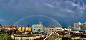 Xalapa, Ver., 29 de mayo de 2023.- La combinación de un día soleado con lluvia, dio las condiciones para un arcoíris doble en Xalapa.
