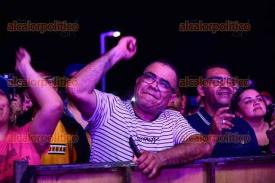 Boca del Río, Ver., 2 de junio de 2023.- El cantante Luis Enrique arrancó este segundo día de SalsaFest 2023, con un público alegre que coreó todas las canciones.