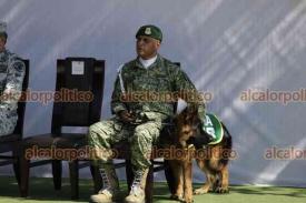 Ciudad de México, 21 de septiembre de 2023.- El secretario de la Defensa Nacional, Luis Crescencio Sandoval, entregó reconocimientos en el Día Nacional de los Binomios Caninos y develó un monumento a 