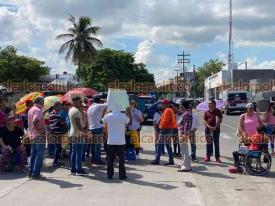 Veracruz, Ver., 26 de septiembre de 2023.- Derechohabientes del ISSSTE protestaron por la falta de medicamentos y bloquearon la avenida Díaz Mirón, frente al nosocomio.