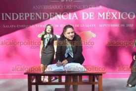Xalapa, Ver., 28 de septiembre de 2023.- La magistrada presidenta del TRIJAEV, Leticia Aguilar Jiménez, y colaboradores en homenaje a Miguel Hidalgo y Costilla, el Padre de la Patria.
