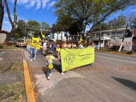 Xalapa, Ver., 2 de diciembre de 2023.- Por el Día Internacional de las Personas con discapacidad, decenas de ciudadanos marcharon en la avenida Ávila Camacho con dirección a Plaza Lerdo.
