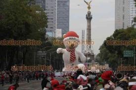 Ciudad de México, 2 de diciembre de 2023.- En la avenida Paseo de la Reforma miles de personas disfrutaron del desfile Bolo Fest. Cabe mencionar que esta parada navideña participaron Marching Band de Xalapa, Coatepec y Tuxpan.

